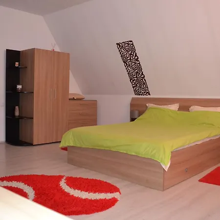 Old City Charming Attic * Брашов