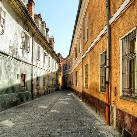 Old City Charming Attic Апартаменти *