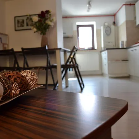 Old City Charming Attic * Брашов