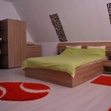 Old City Charming Attic Апартаменти *