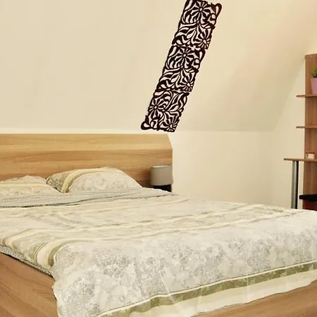 Апартаменти Old City Charming Attic *